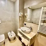 Отель Garibaldi 3*