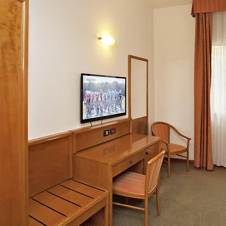 Garibaldi Hotel 3*