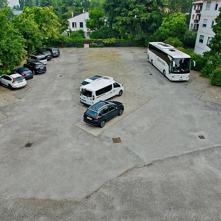 Garibaldi Hotel 3*